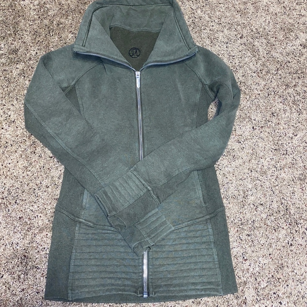 Lululemon sweatshirt